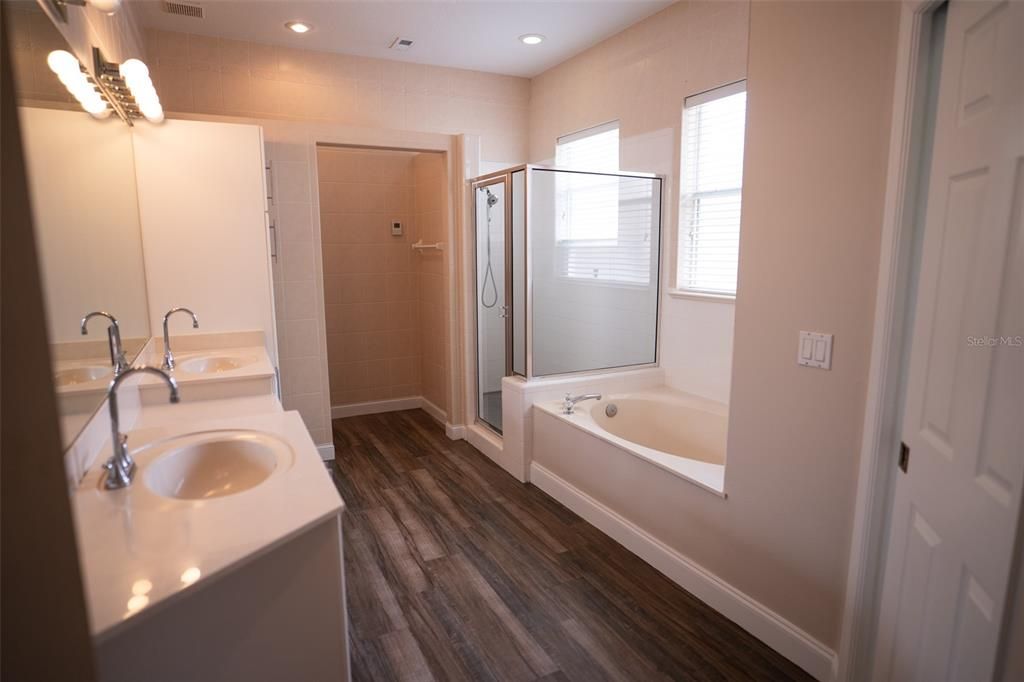 Active With Contract: $3,750 (3 beds, 2 baths, 1823 Square Feet)