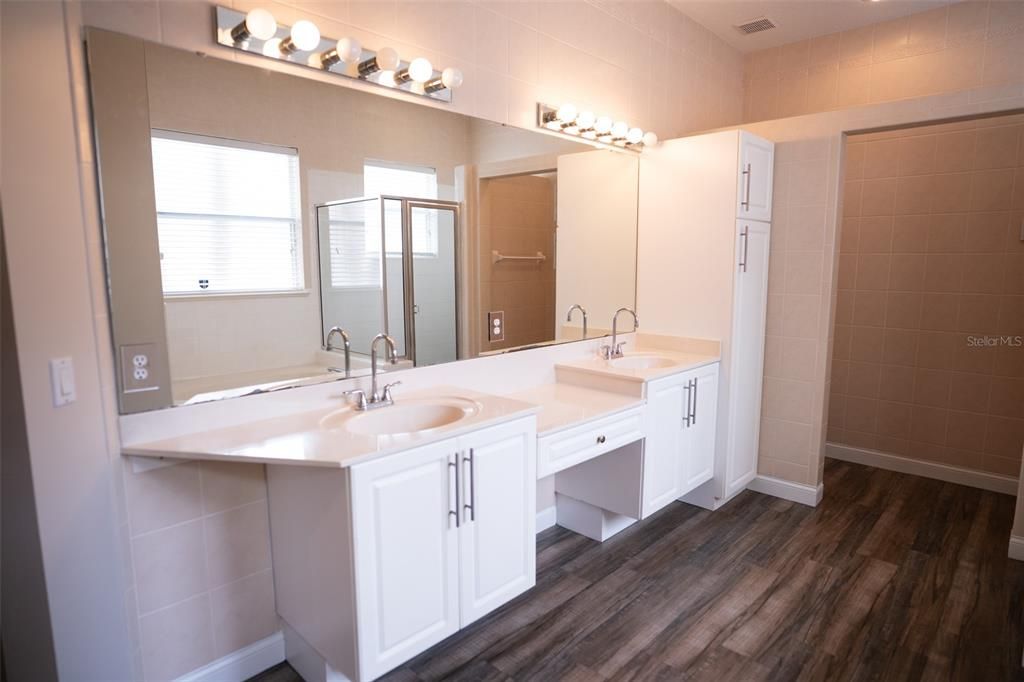 Active With Contract: $3,750 (3 beds, 2 baths, 1823 Square Feet)