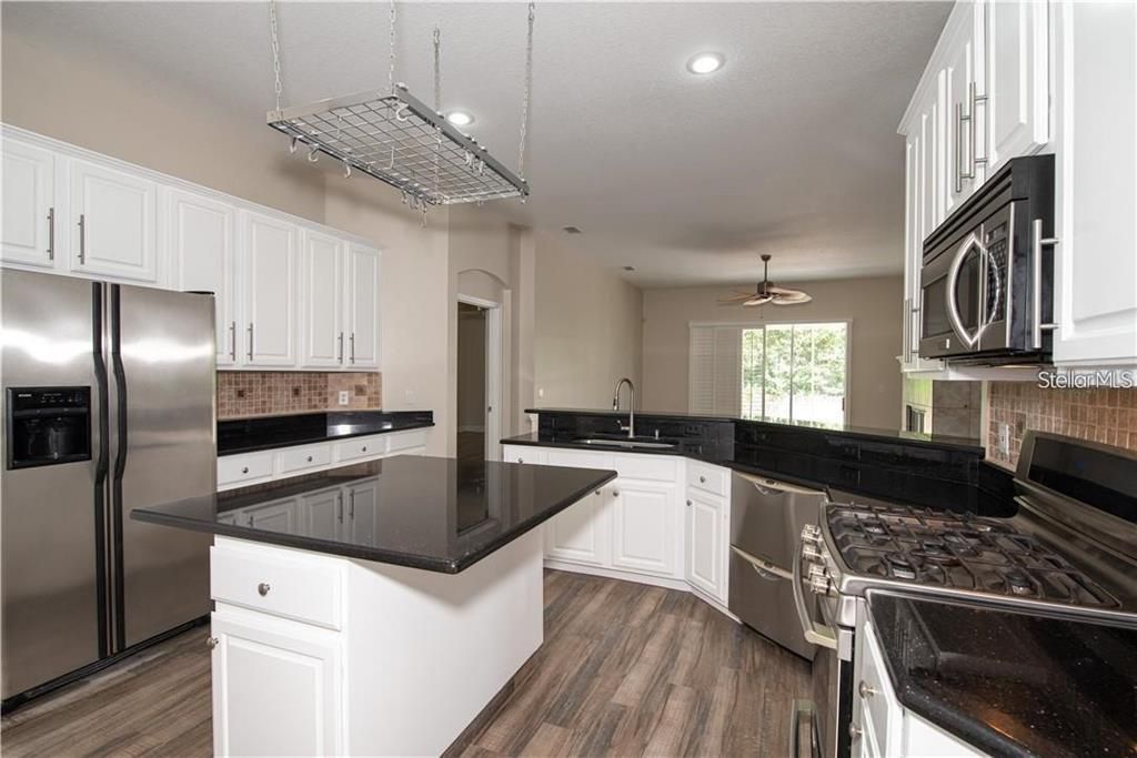Active With Contract: $3,750 (3 beds, 2 baths, 1823 Square Feet)