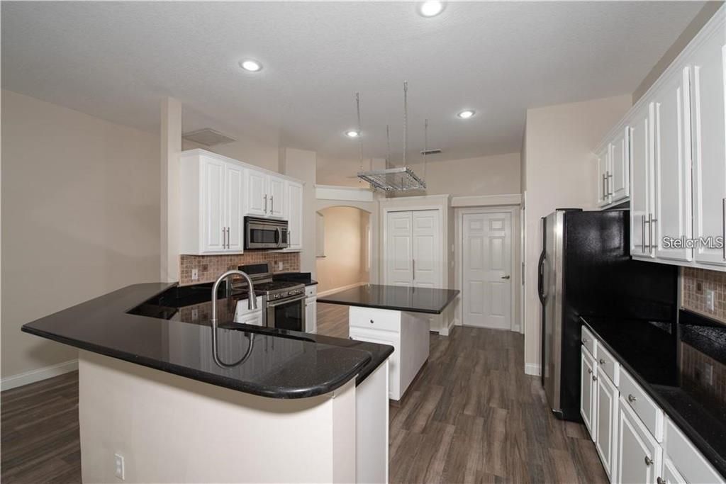 Active With Contract: $3,750 (3 beds, 2 baths, 1823 Square Feet)