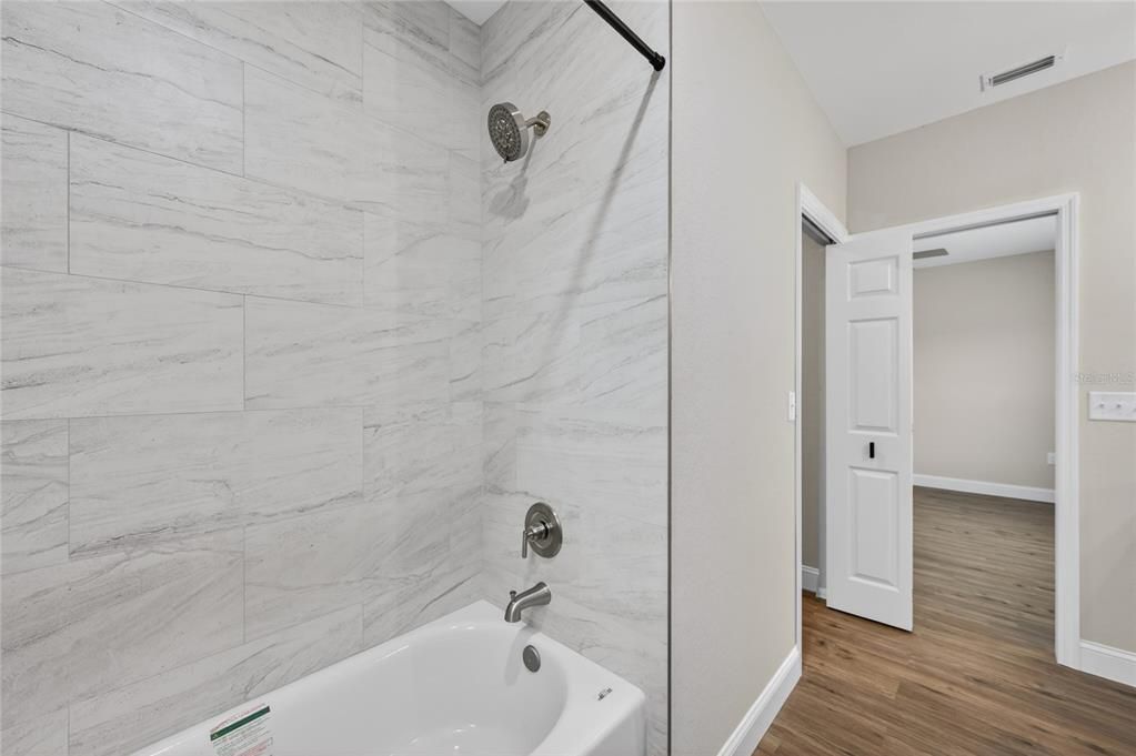 На продажу: $329,000 (3 спален, 2 ванн, 1640 Квадратных фут)