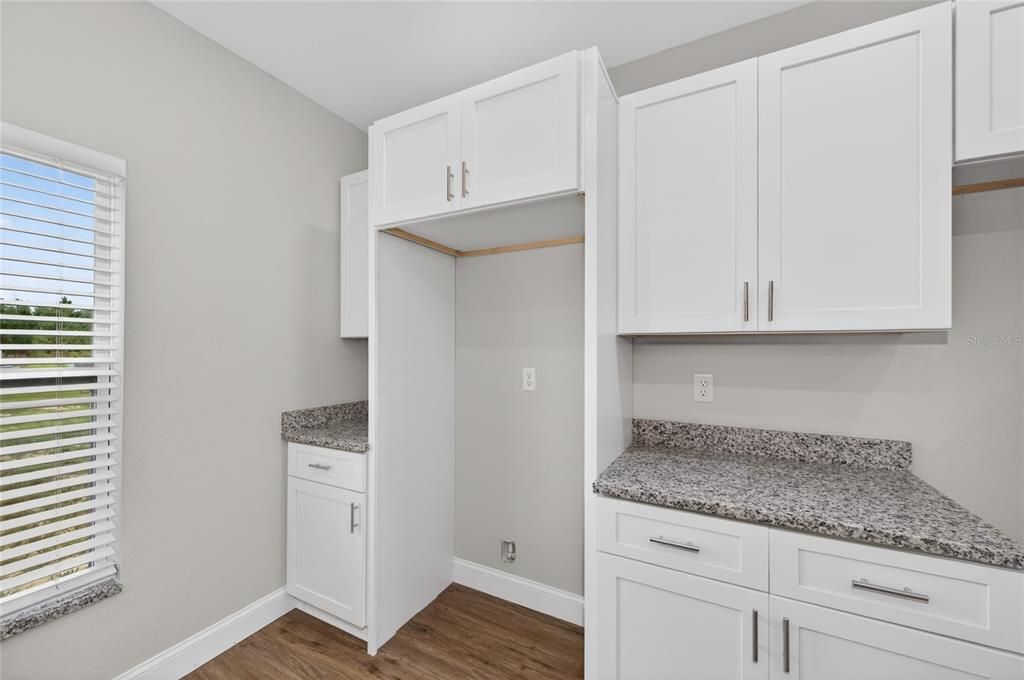 На продажу: $329,000 (3 спален, 2 ванн, 1640 Квадратных фут)