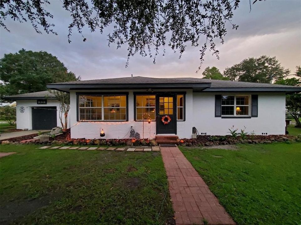 Activo con contrato: $220,999 (2 camas, 1 baños, 1220 Pies cuadrados)
