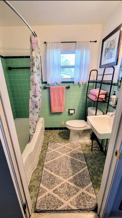 Activo con contrato: $220,999 (2 camas, 1 baños, 1220 Pies cuadrados)