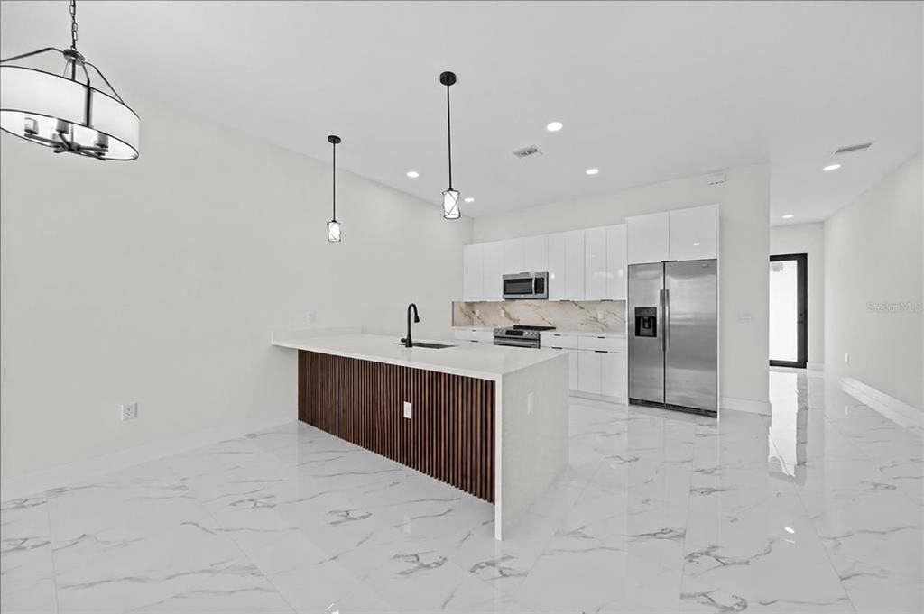 En Venta: $539,900 (6 camas, 0 baños, 2498 Pies cuadrados)