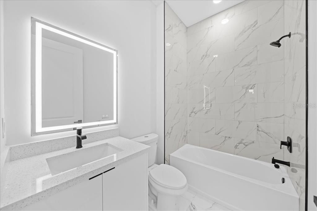 En Venta: $539,900 (6 camas, 0 baños, 2498 Pies cuadrados)