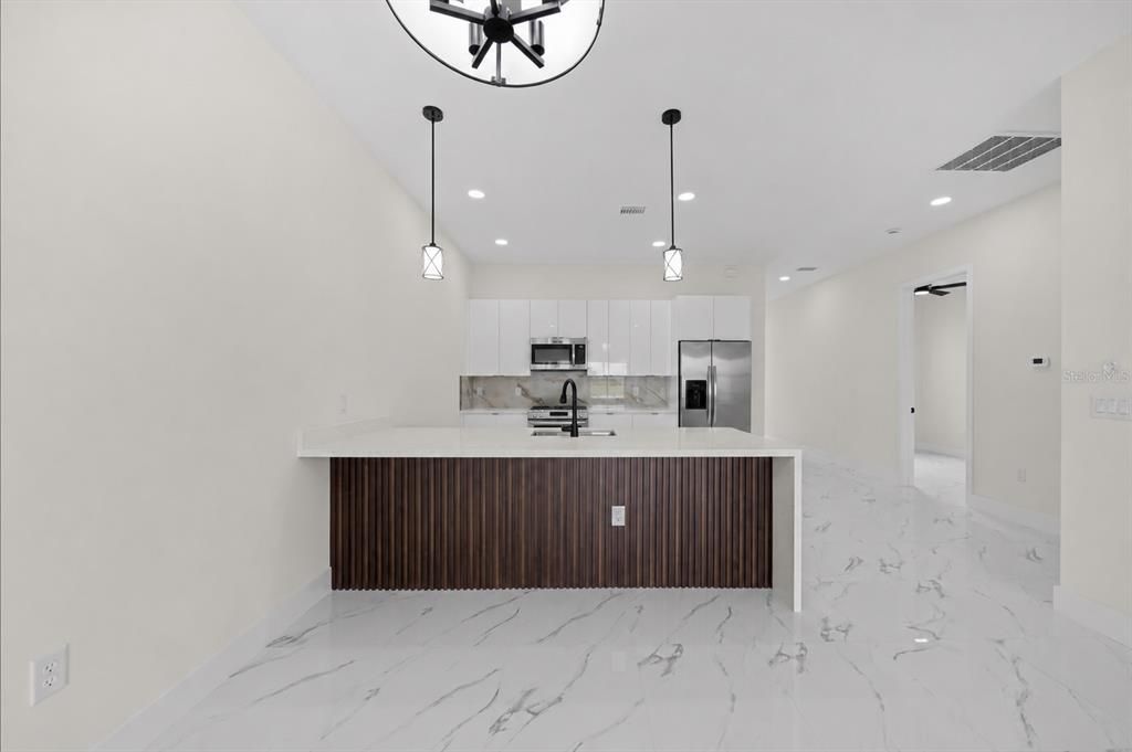 En Venta: $539,900 (6 camas, 0 baños, 2498 Pies cuadrados)