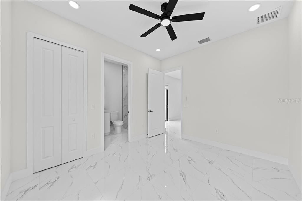 En Venta: $539,900 (6 camas, 0 baños, 2498 Pies cuadrados)