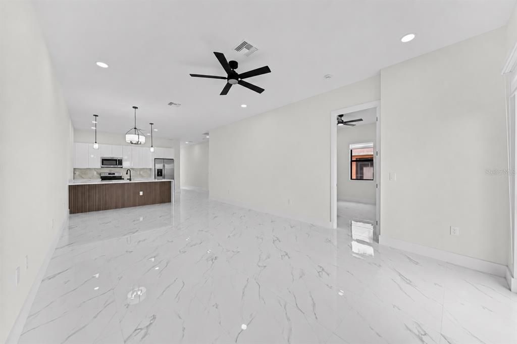 En Venta: $539,900 (6 camas, 0 baños, 2498 Pies cuadrados)