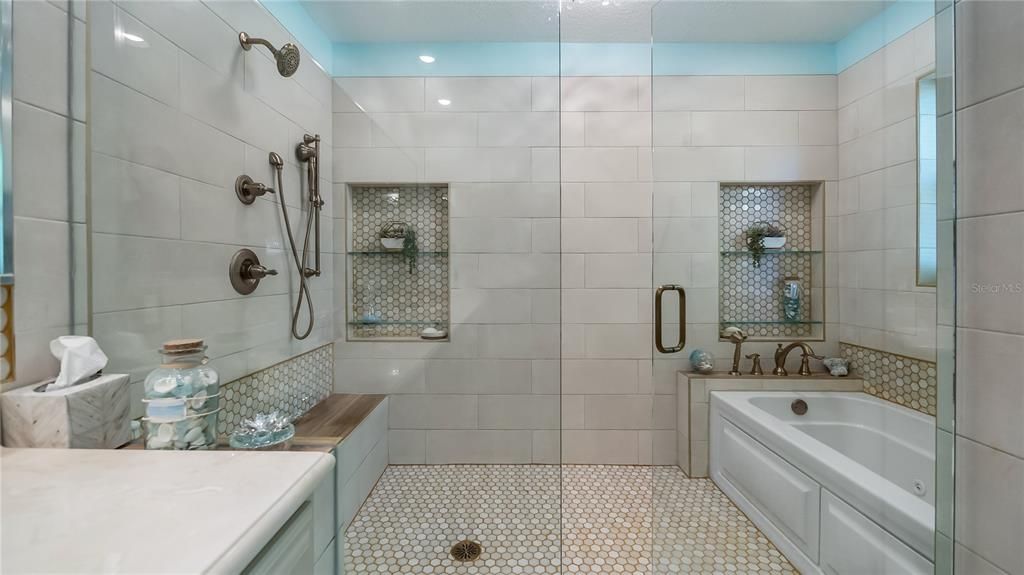 En Venta: $992,000 (4 camas, 3 baños, 2799 Pies cuadrados)