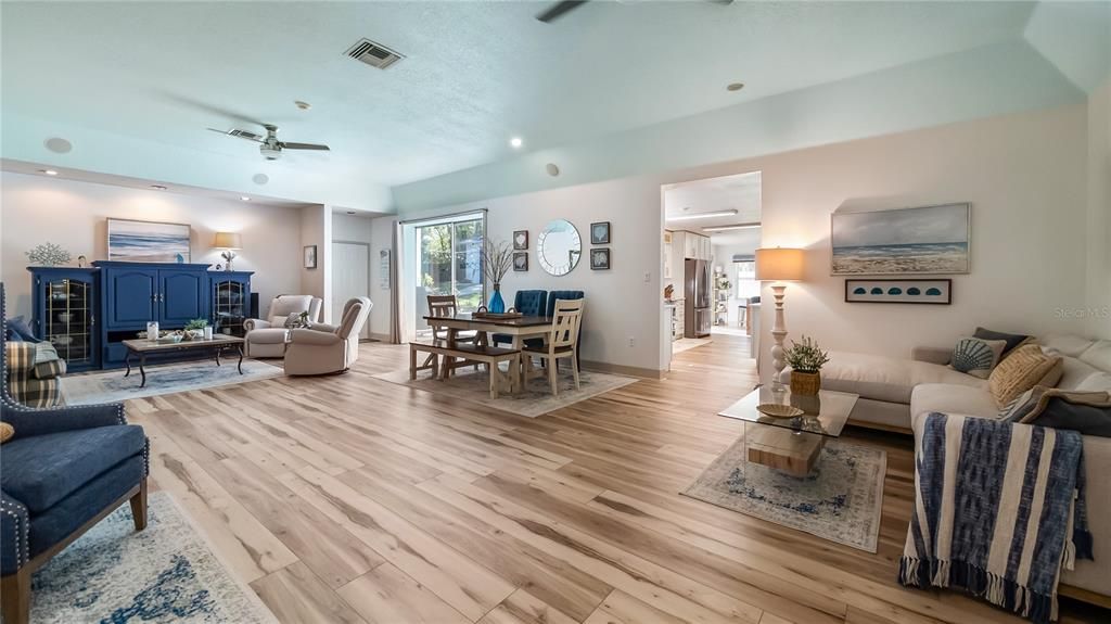 En Venta: $992,000 (4 camas, 3 baños, 2799 Pies cuadrados)