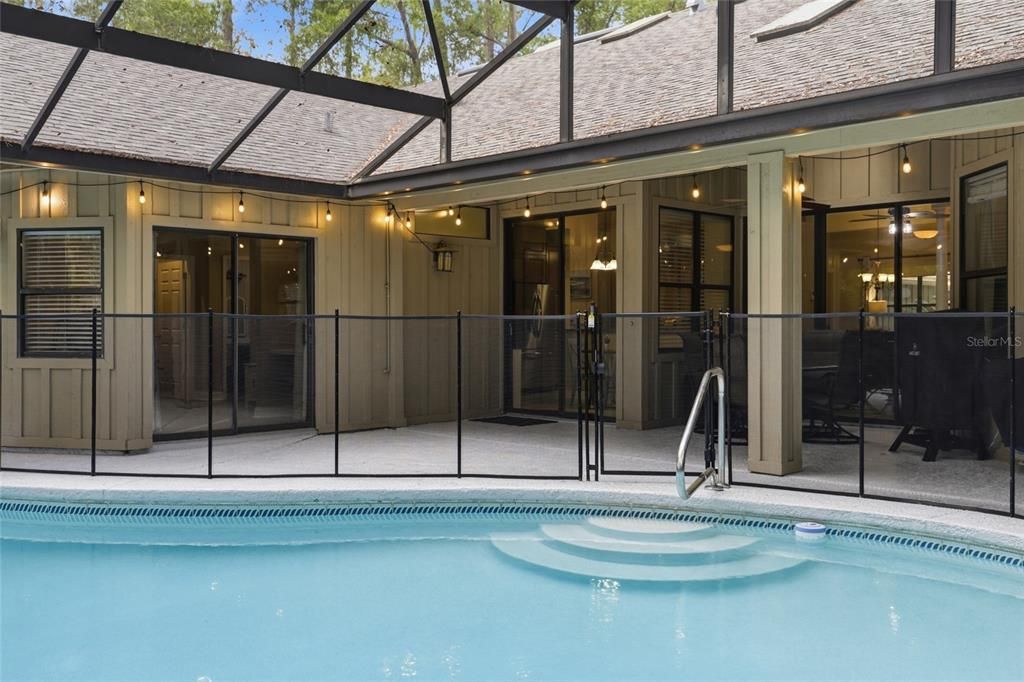 Activo con contrato: $595,000 (3 camas, 2 baños, 2390 Pies cuadrados)