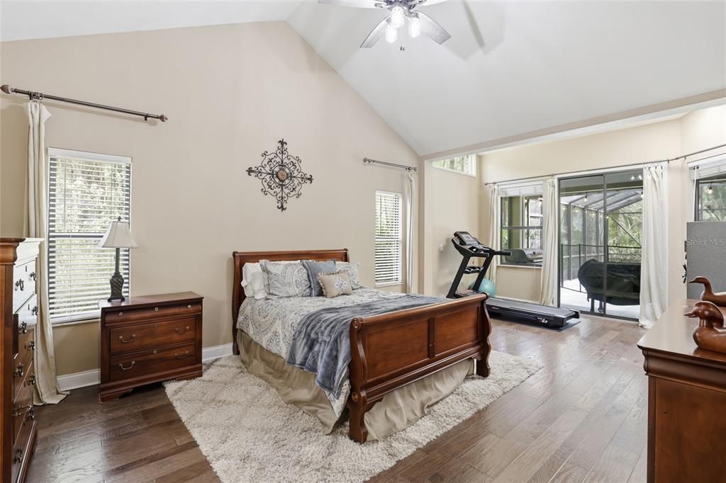 Activo con contrato: $595,000 (3 camas, 2 baños, 2390 Pies cuadrados)