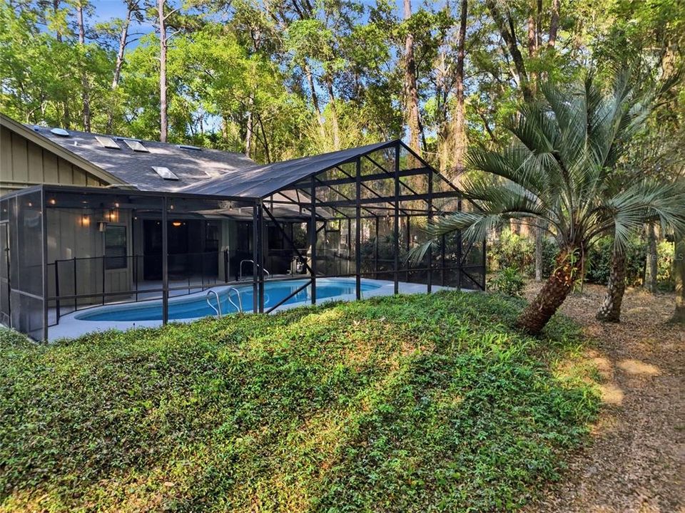 Activo con contrato: $595,000 (3 camas, 2 baños, 2390 Pies cuadrados)