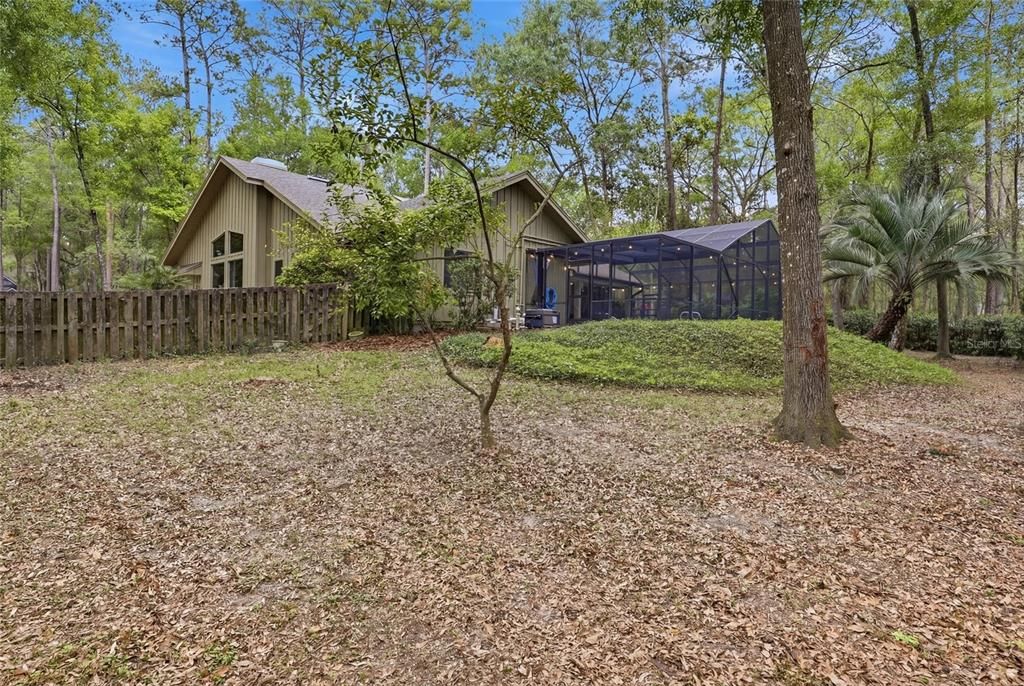 Activo con contrato: $595,000 (3 camas, 2 baños, 2390 Pies cuadrados)
