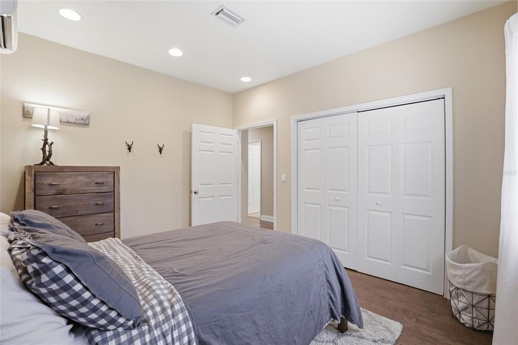 Activo con contrato: $595,000 (3 camas, 2 baños, 2390 Pies cuadrados)