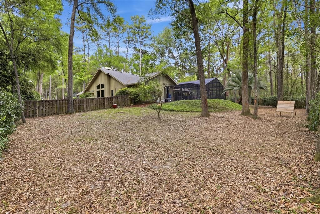 Activo con contrato: $595,000 (3 camas, 2 baños, 2390 Pies cuadrados)