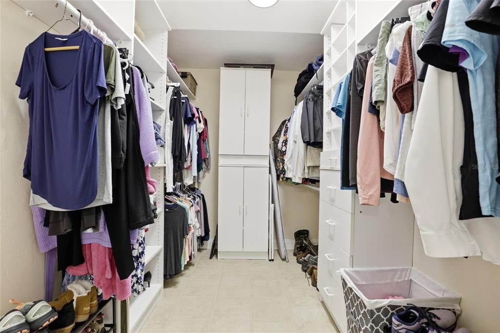 Activo con contrato: $595,000 (3 camas, 2 baños, 2390 Pies cuadrados)
