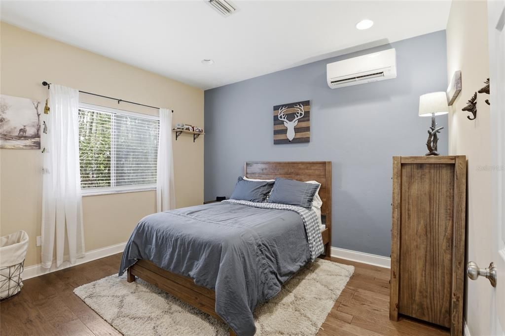 Activo con contrato: $595,000 (3 camas, 2 baños, 2390 Pies cuadrados)