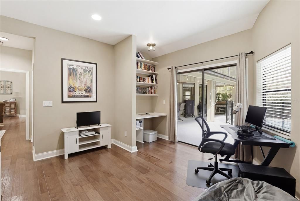 Activo con contrato: $595,000 (3 camas, 2 baños, 2390 Pies cuadrados)