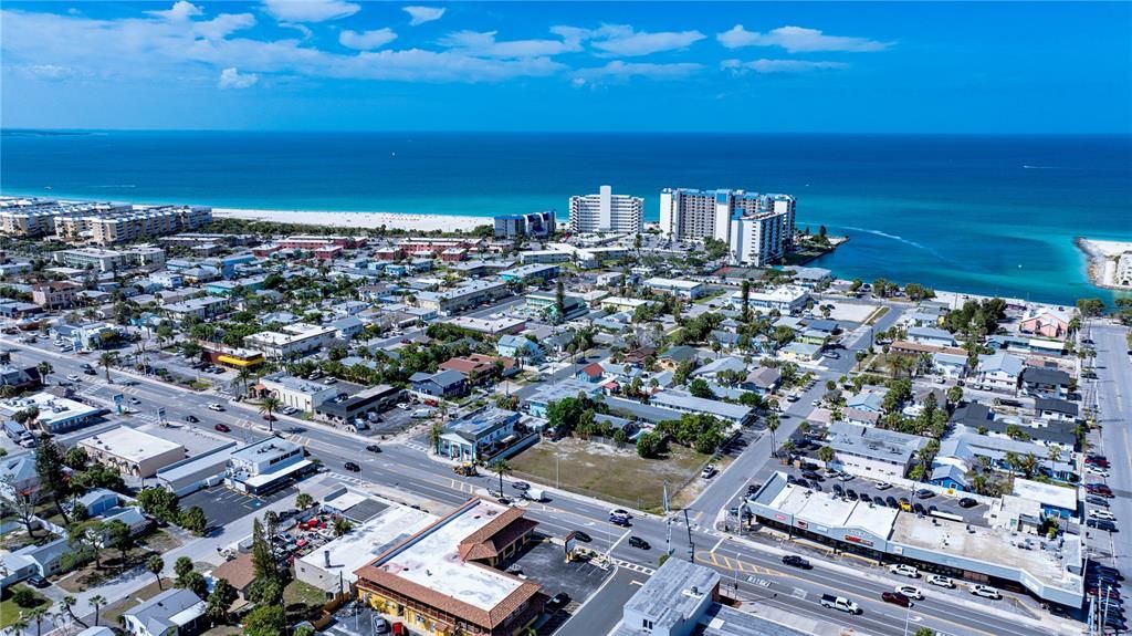 Activo con contrato: $2,975,000 (0.56 acres)
