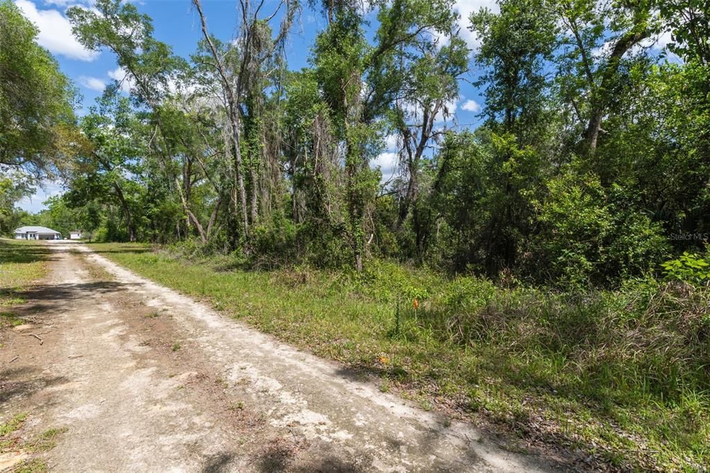 На продажу: $17,000 (0.37 acres)