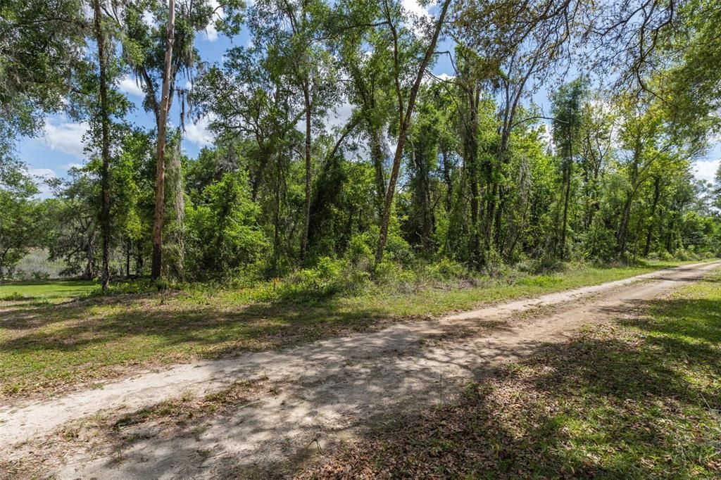На продажу: $17,000 (0.37 acres)