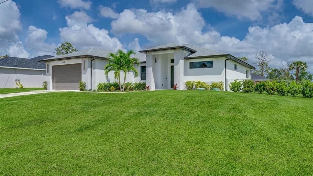 Activo con contrato: $369,900 (3 camas, 3 baños, 1894 Pies cuadrados)