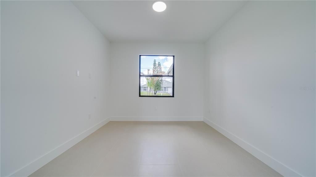 Activo con contrato: $369,900 (3 camas, 3 baños, 1894 Pies cuadrados)