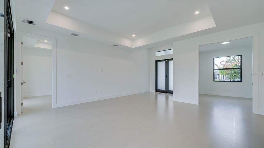 Activo con contrato: $369,900 (3 camas, 3 baños, 1894 Pies cuadrados)