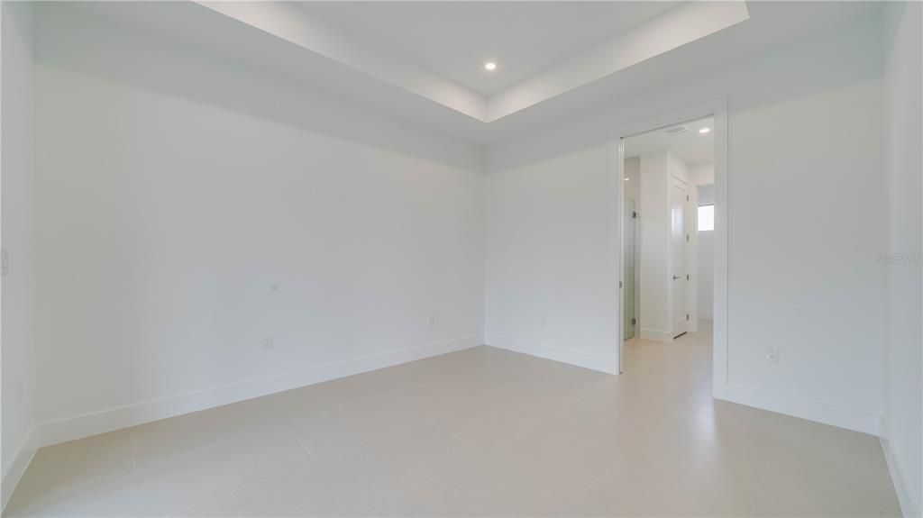 Activo con contrato: $369,900 (3 camas, 3 baños, 1894 Pies cuadrados)