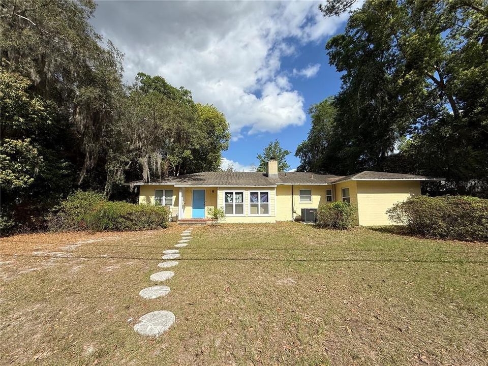 For Sale: $565,000 (5 beds, 3 baths, 2275 Square Feet)