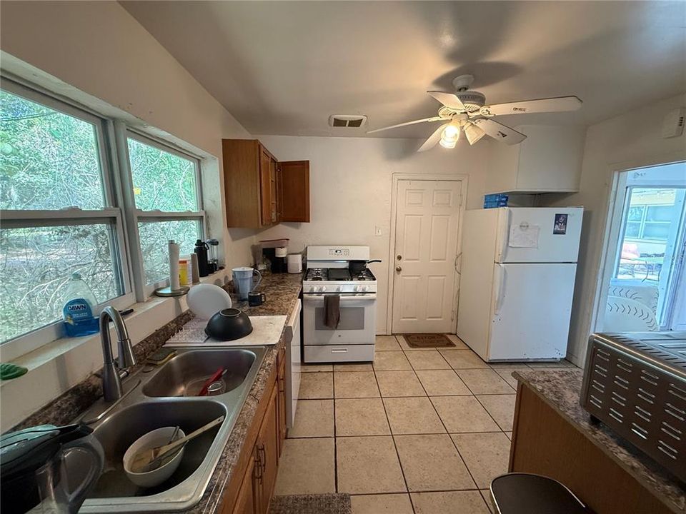 For Sale: $565,000 (5 beds, 3 baths, 2275 Square Feet)