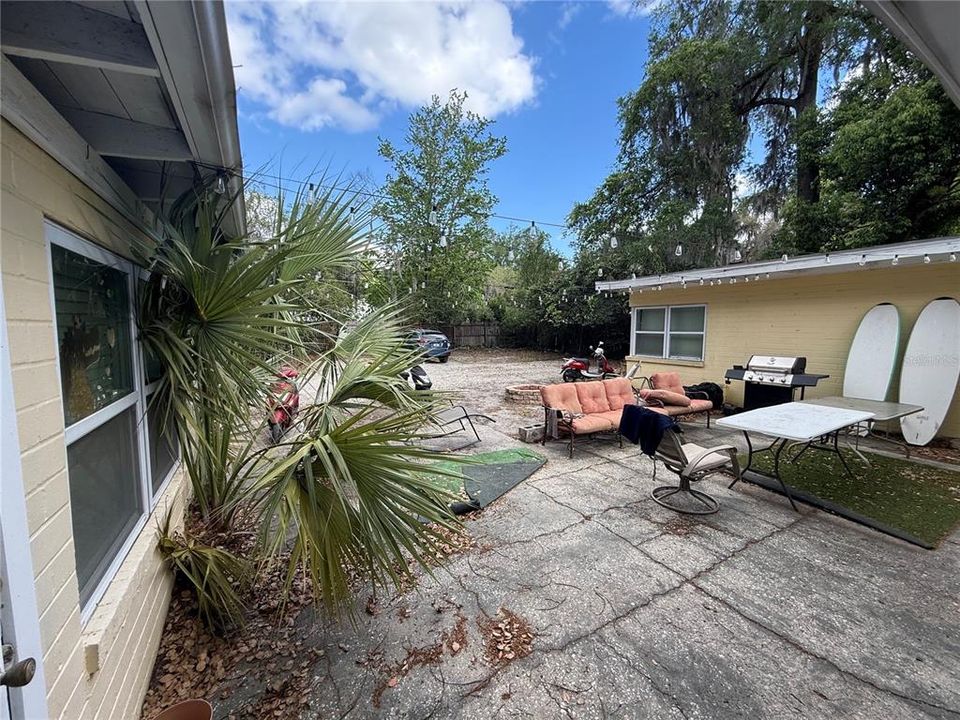 For Sale: $565,000 (5 beds, 3 baths, 2275 Square Feet)