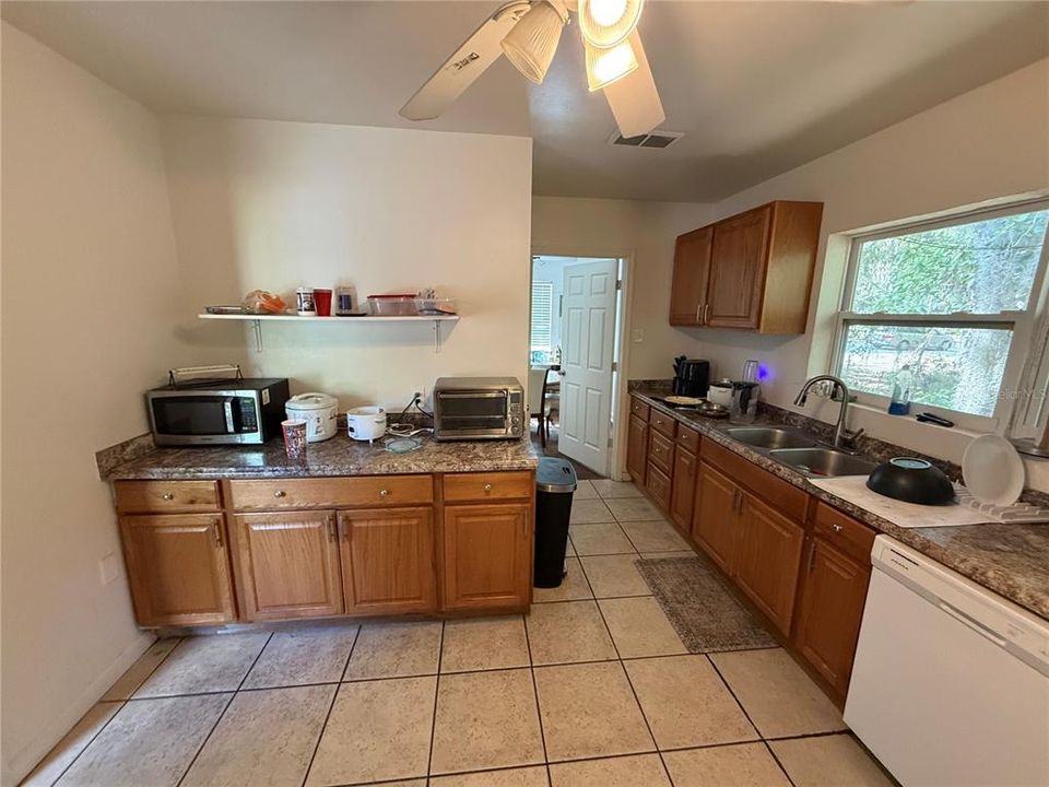 For Sale: $565,000 (5 beds, 3 baths, 2275 Square Feet)