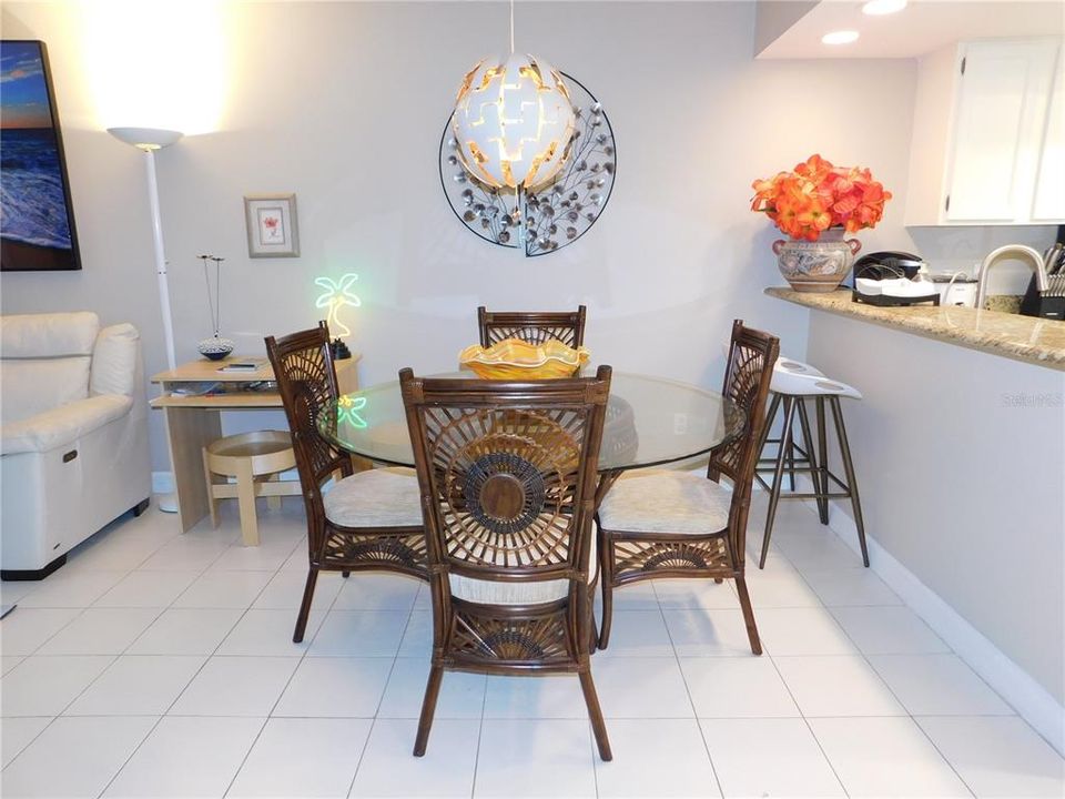 В аренду: $1,900 (2 спален, 2 ванн, 924 Квадратных фут)