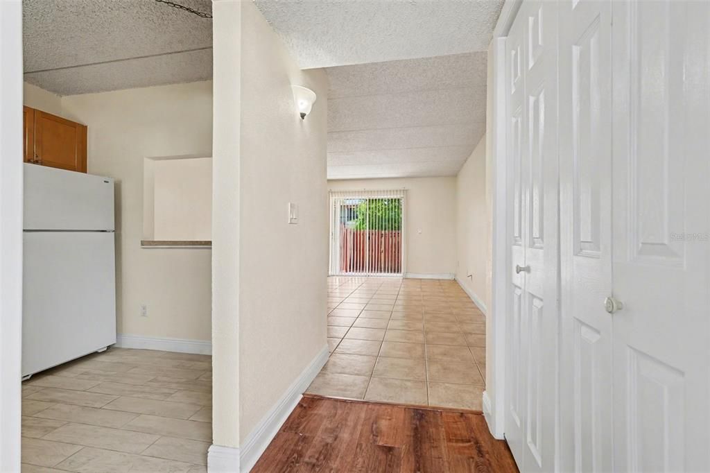 For Sale: $119,400 (1 beds, 1 baths, 742 Square Feet)