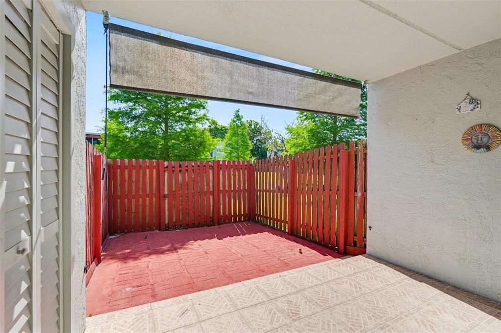 For Sale: $119,400 (1 beds, 1 baths, 742 Square Feet)