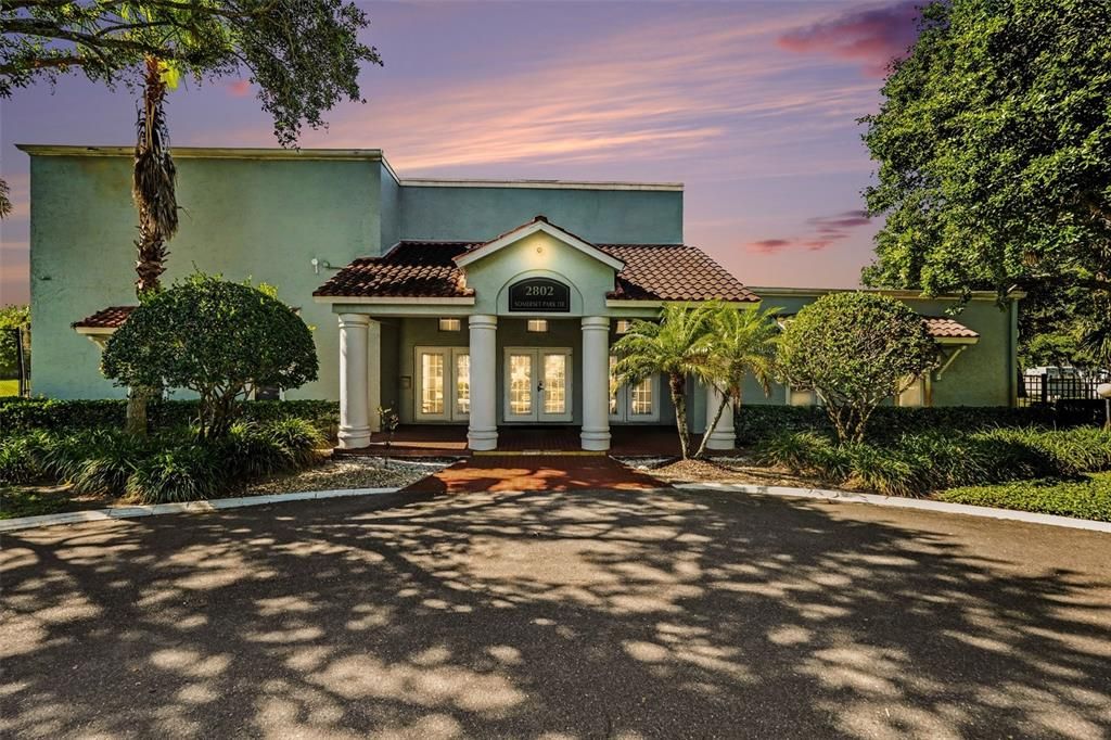 For Sale: $119,400 (1 beds, 1 baths, 742 Square Feet)