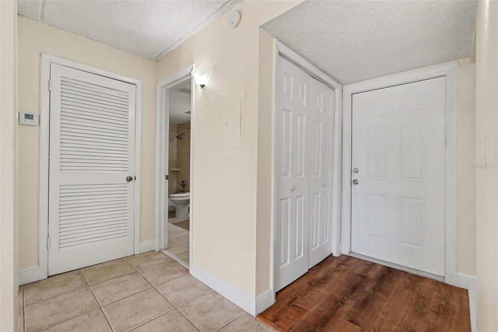 For Sale: $119,400 (1 beds, 1 baths, 742 Square Feet)