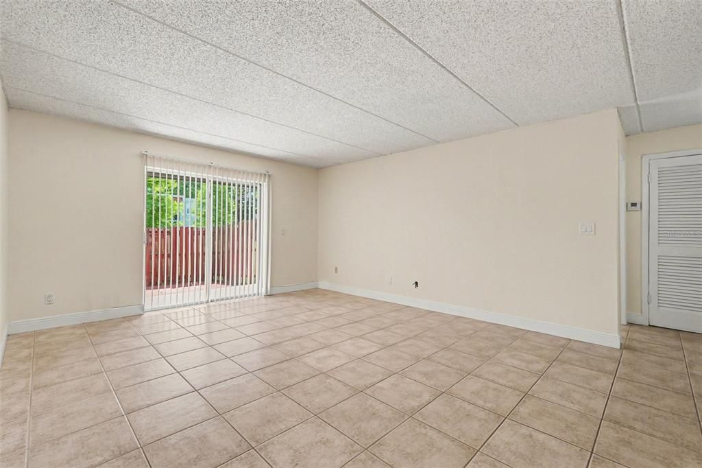 For Sale: $119,400 (1 beds, 1 baths, 742 Square Feet)
