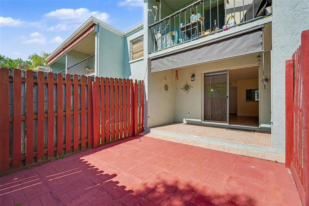 For Sale: $119,400 (1 beds, 1 baths, 742 Square Feet)
