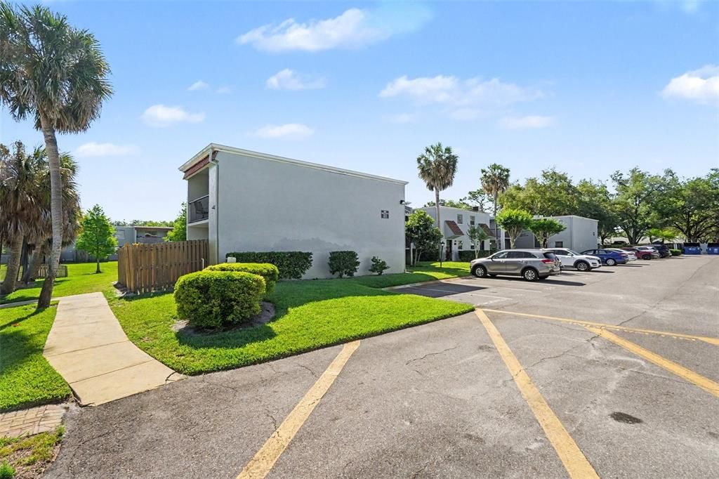 For Sale: $119,400 (1 beds, 1 baths, 742 Square Feet)