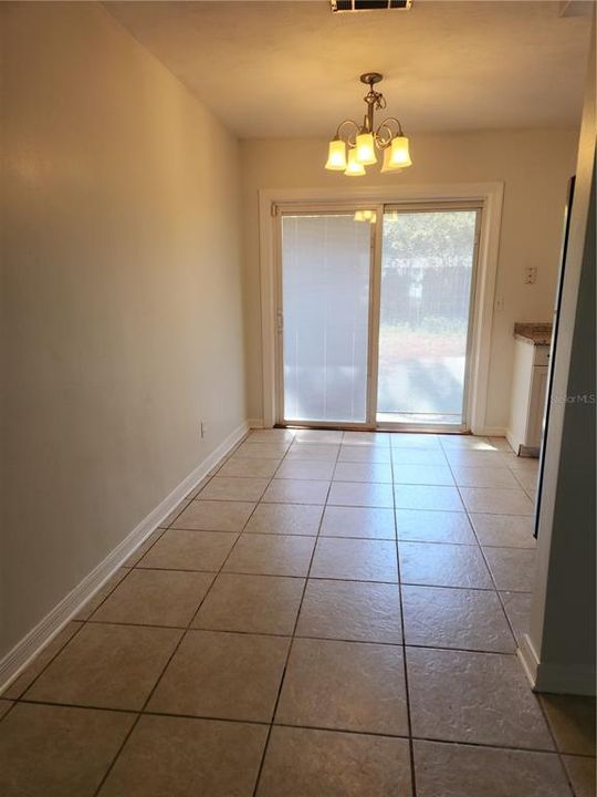 Active With Contract: $199,900 (3 beds, 1 baths, 1008 Square Feet)