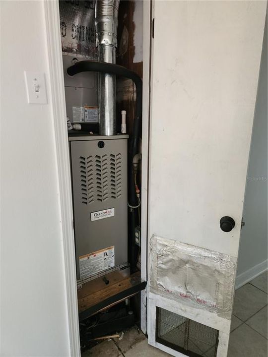 Active With Contract: $199,900 (3 beds, 1 baths, 1008 Square Feet)