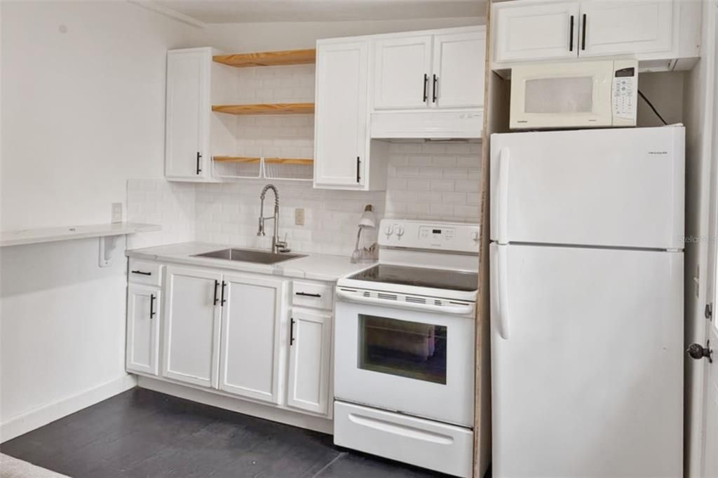 For Sale: $198,000 (3 beds, 2 baths, 768 Square Feet)