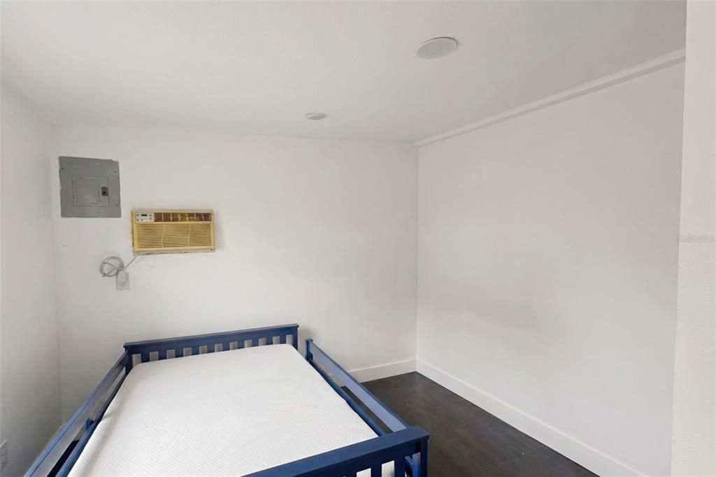 For Sale: $198,000 (3 beds, 2 baths, 768 Square Feet)