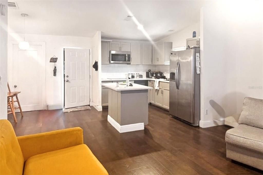 For Sale: $198,000 (3 beds, 2 baths, 768 Square Feet)
