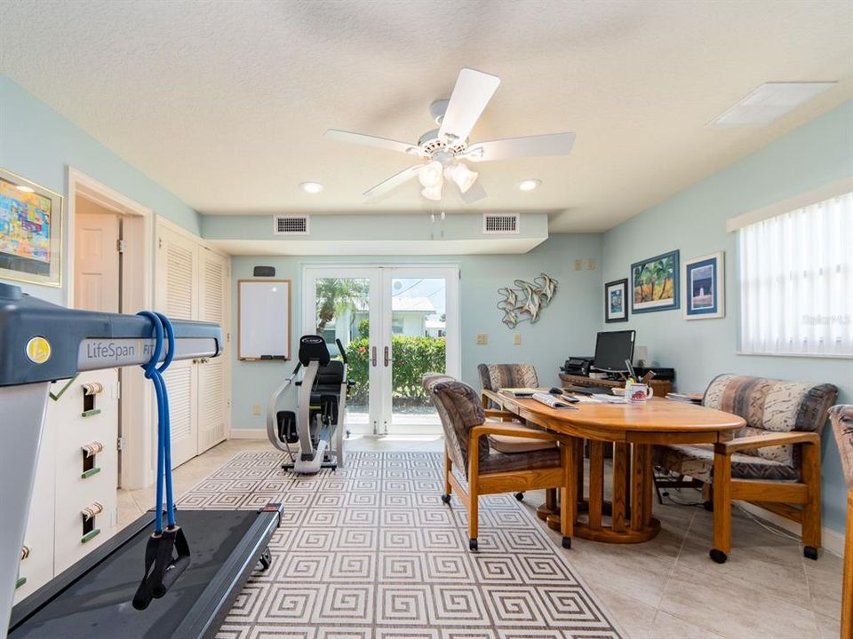 En Venta: $479,000 (4 camas, 3 baños, 2307 Pies cuadrados)