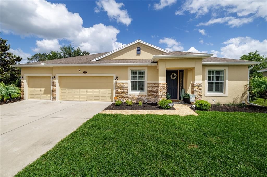 Active With Contract: $610,000 (4 beds, 3 baths, 3068 Square Feet)